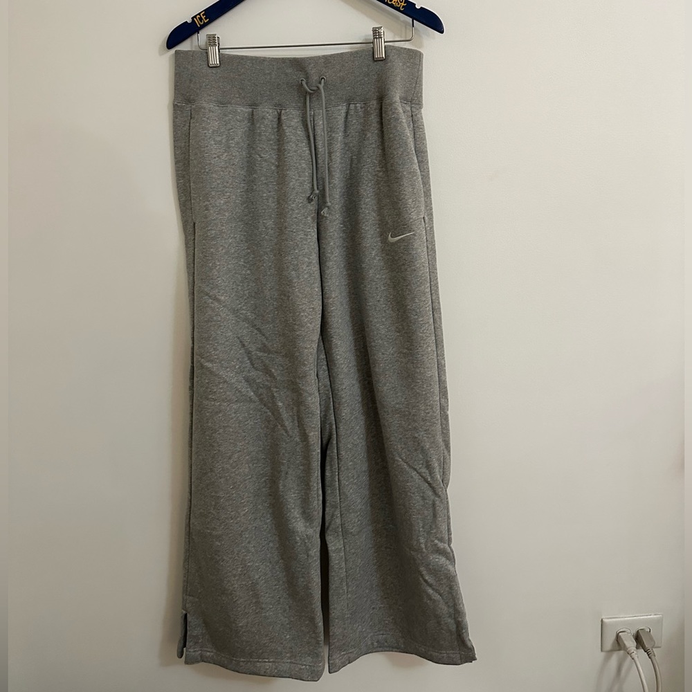 Nike Gray sweatpants , lounge flare sweats size medium , high waisted